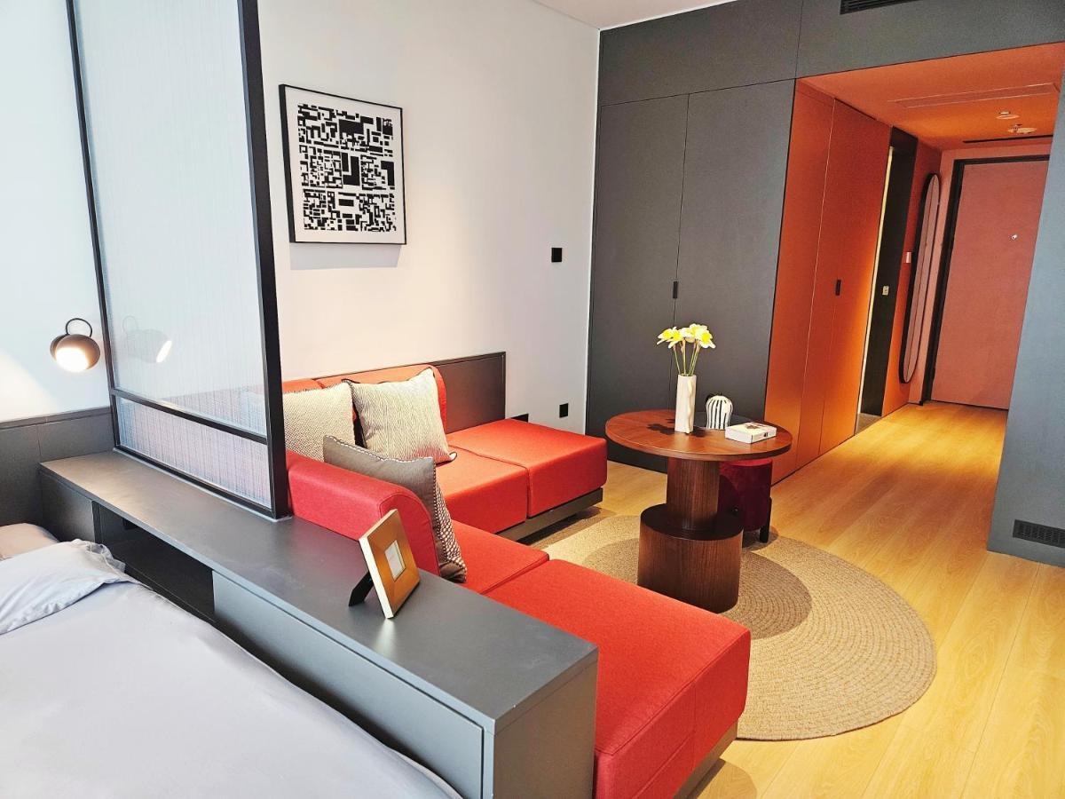 Base-beijing Wangfujing Serviced Apartment- In Hutong &bike &close To Forbidden City, Tian'anmen Square &subway Nearby &free Coffee &washing Machine,kitchen &restaurant Discount &english Speaking &high Speed Free Wifi 5* Beijing